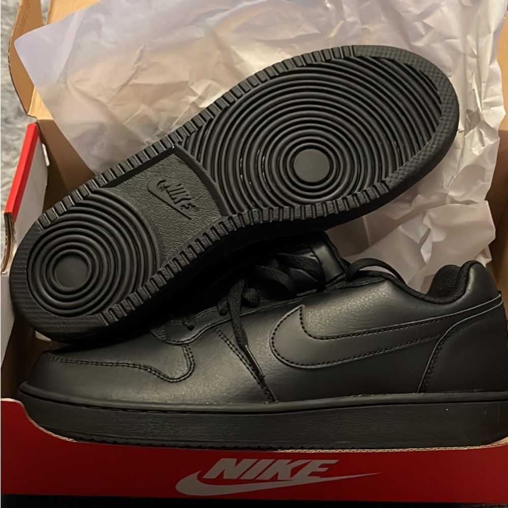 Nike black, brand new, never worn Men size 8.5